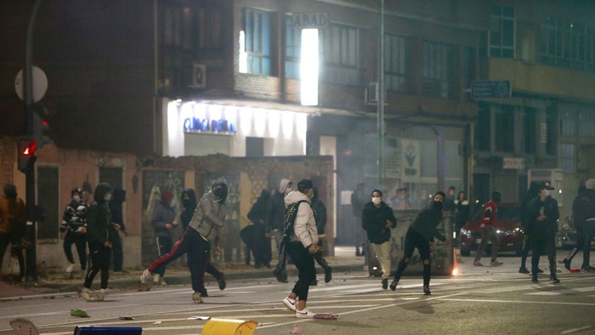 Imagen de los disturbios en Gamonal del 30 de octubre de 2020. RAÚL G. OCHOA
