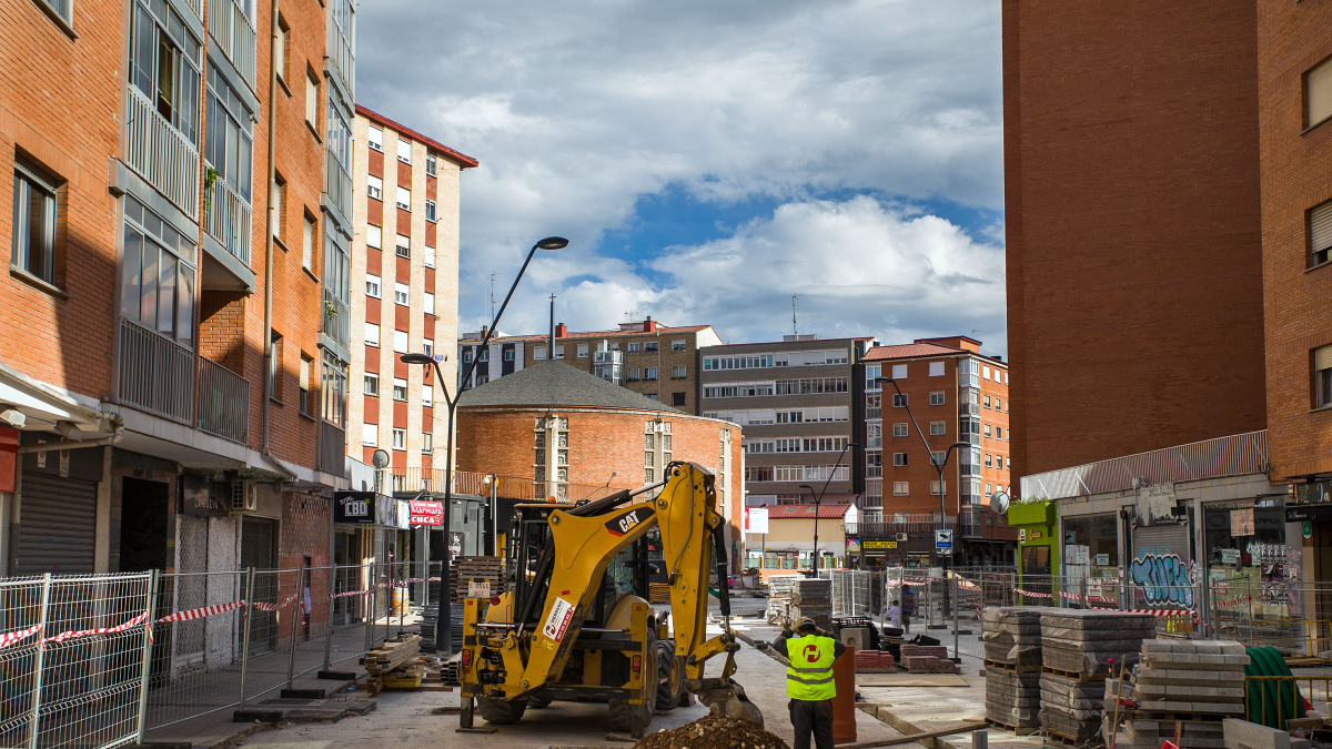 Trabajos de peatonalización de la calle Roma, en Gamonal.