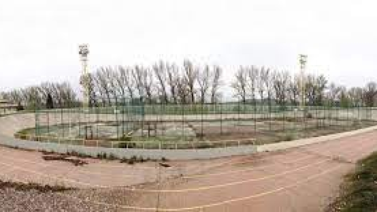 Espacio en el que el PSOE ubicaría el nuevo centro deportivo.