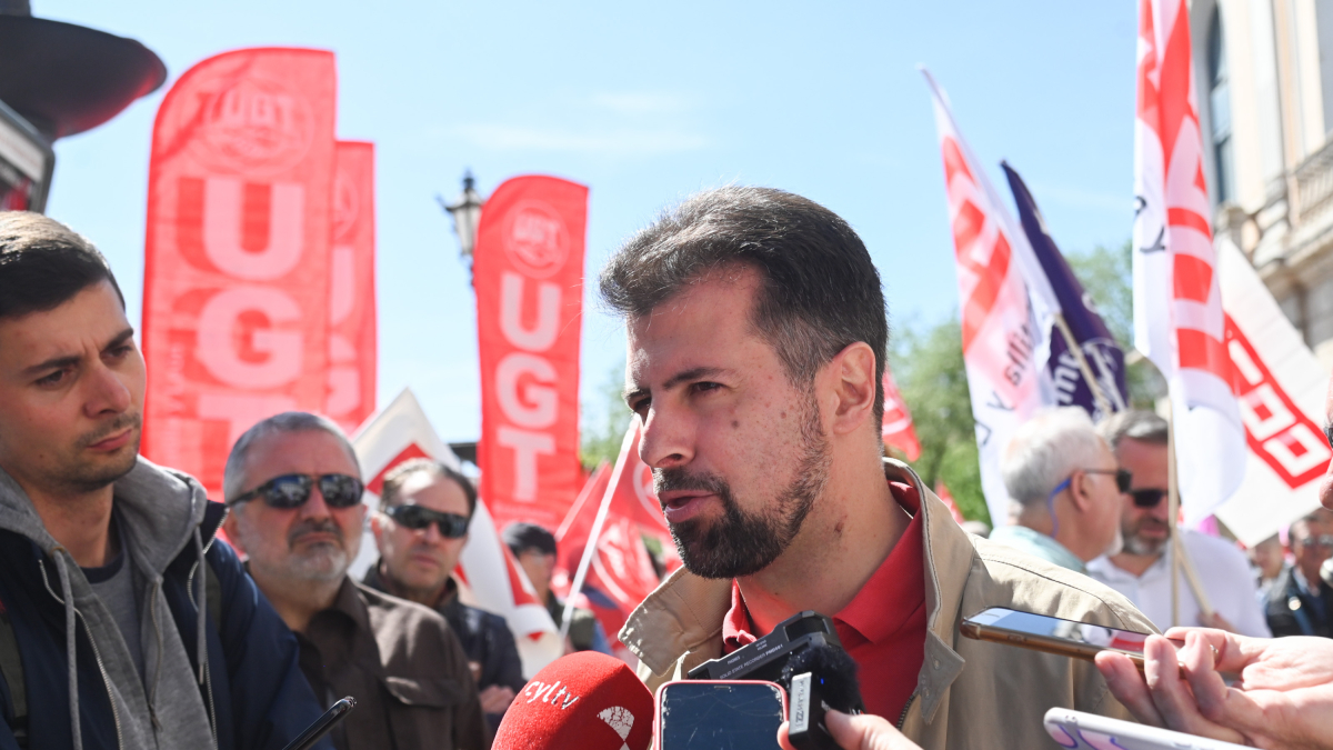 Luis Tudanca, en la manifestación del 1º de Mayo en Burgos.