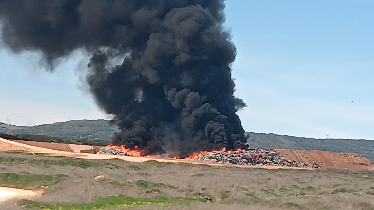 Incendio en el vertedero municipal de Abajas.