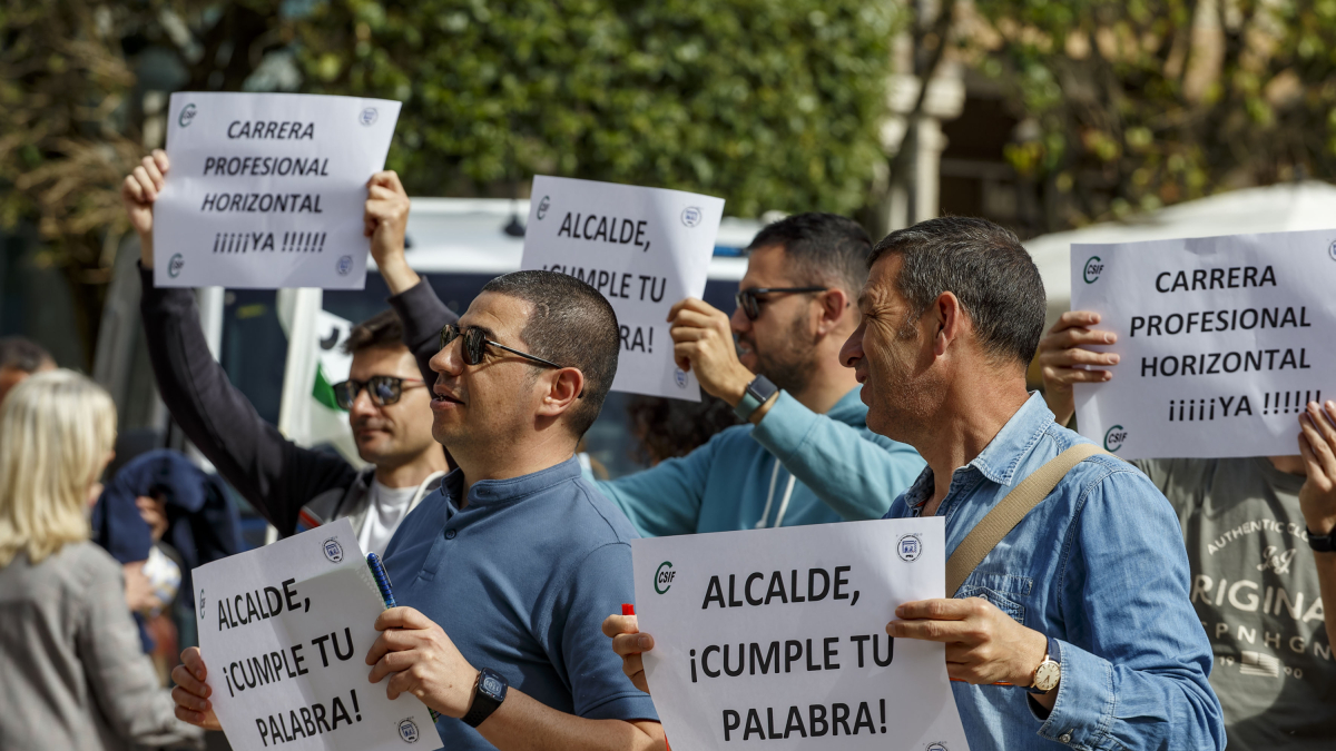 Concentración de trabajadores del Ayuntamiento de Burgos.