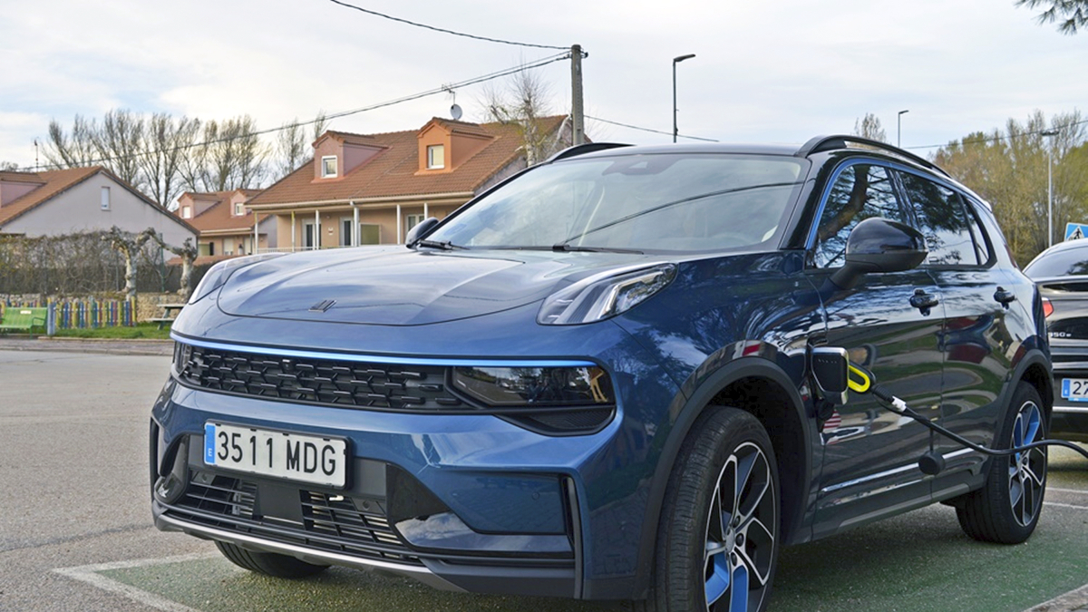 Se trata de un SUV con tecnología híbrida, mucha tecnología de ayuda a la conducción y una terminación muy premium