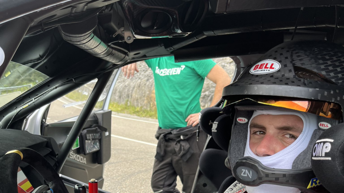 El piloto burgalés al volante de su Skoda Fabia RS Rally2.
