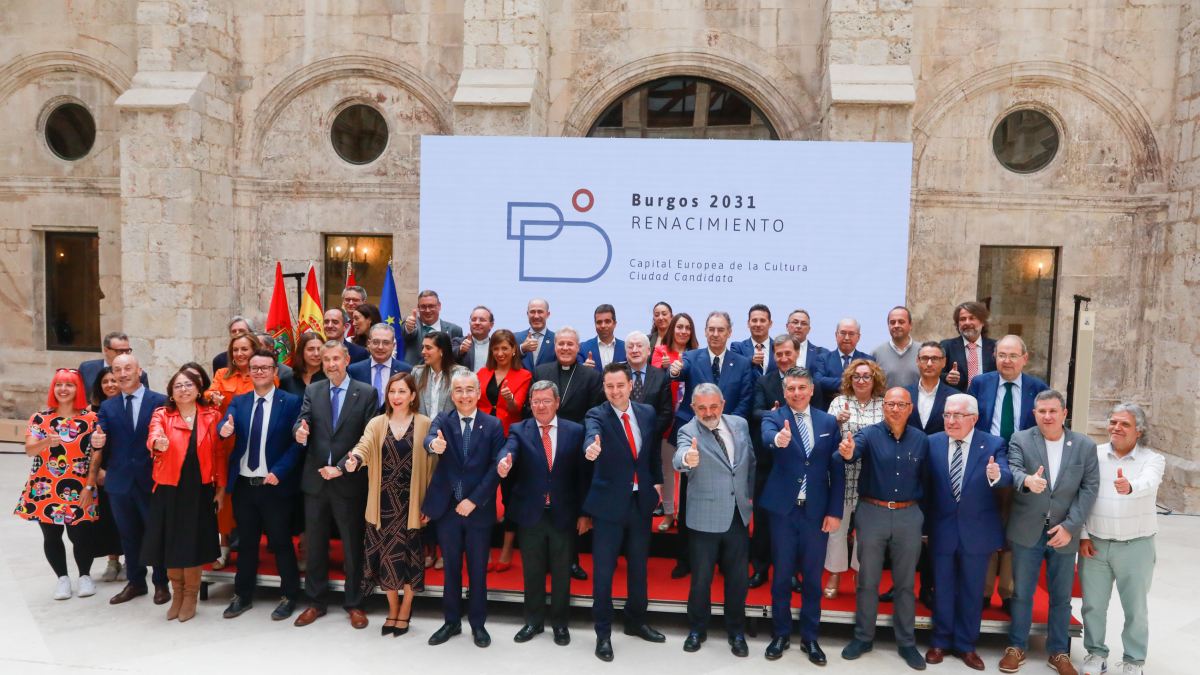 Representantes de la sociedad burgalesa en el acto de adhesión.