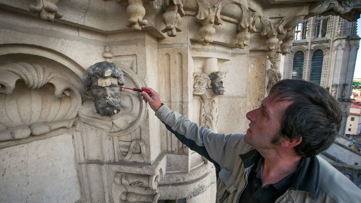 Álvaro Miguel Preciado se encarga de revisar el inmueble Patrimonio Mundial.