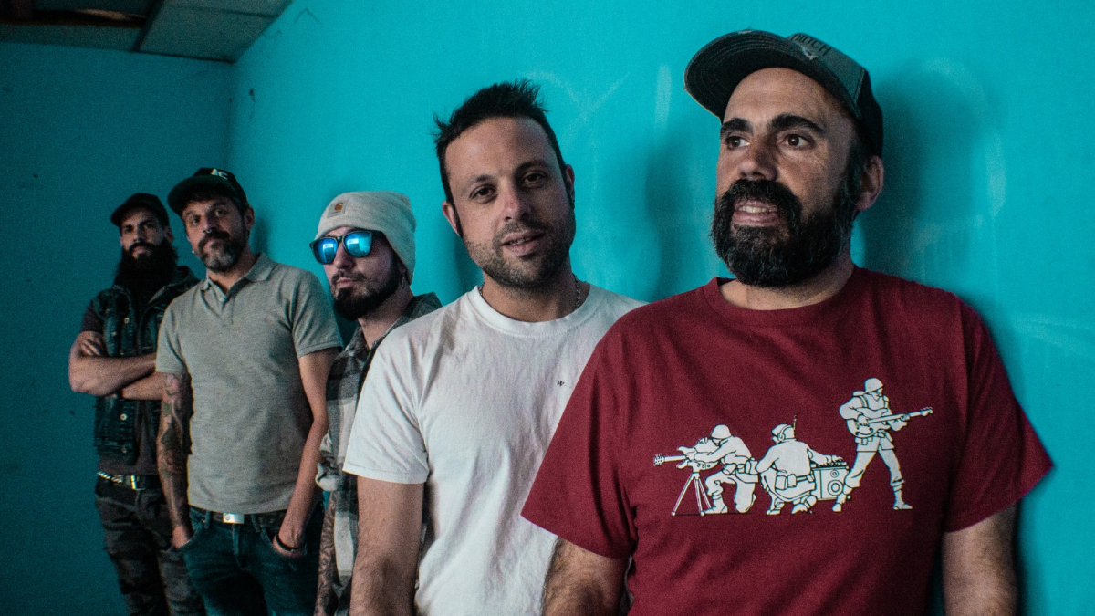El grupo de punk-rock burgalés Eslabon vuelve a la carga con 'Loading'.