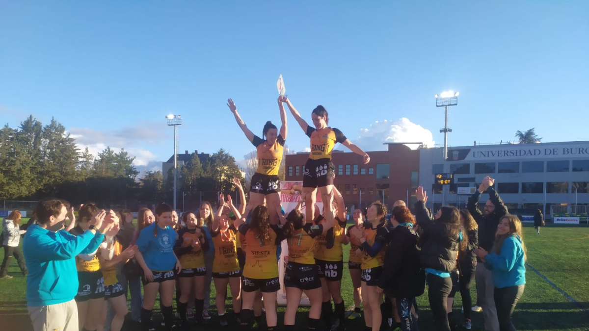Las Pingüinas celebran el título de liga en San Amaro.
