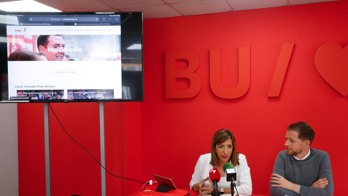 Nuria Barrio y Josué Temiño, en la sede electoral del PSOE de Burgos.