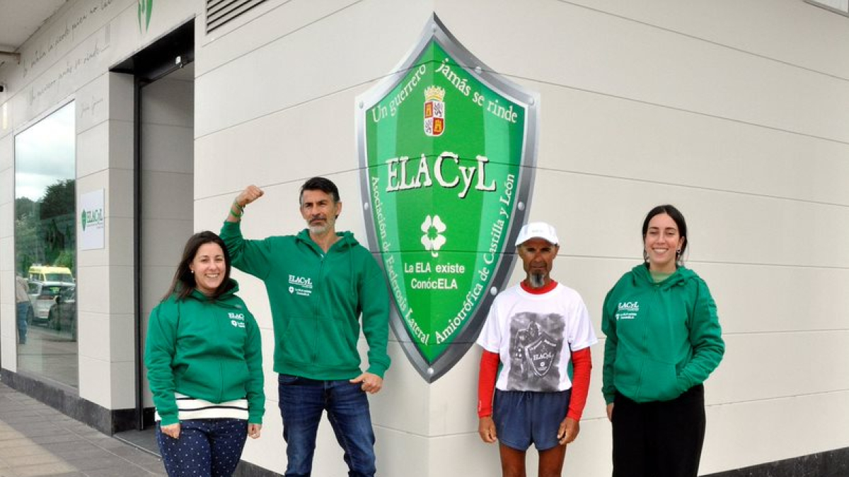 Santos Llamosas, en la sede de Elacyl, tras recorrer 80 kilómetros desde Villalaín.