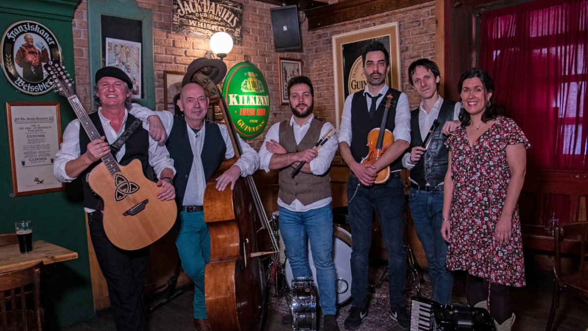 The Taverners, formado por un escocés, dos vallisoletanos y tres burgaleses, regresa a escena con su segundo álbum de estudio.