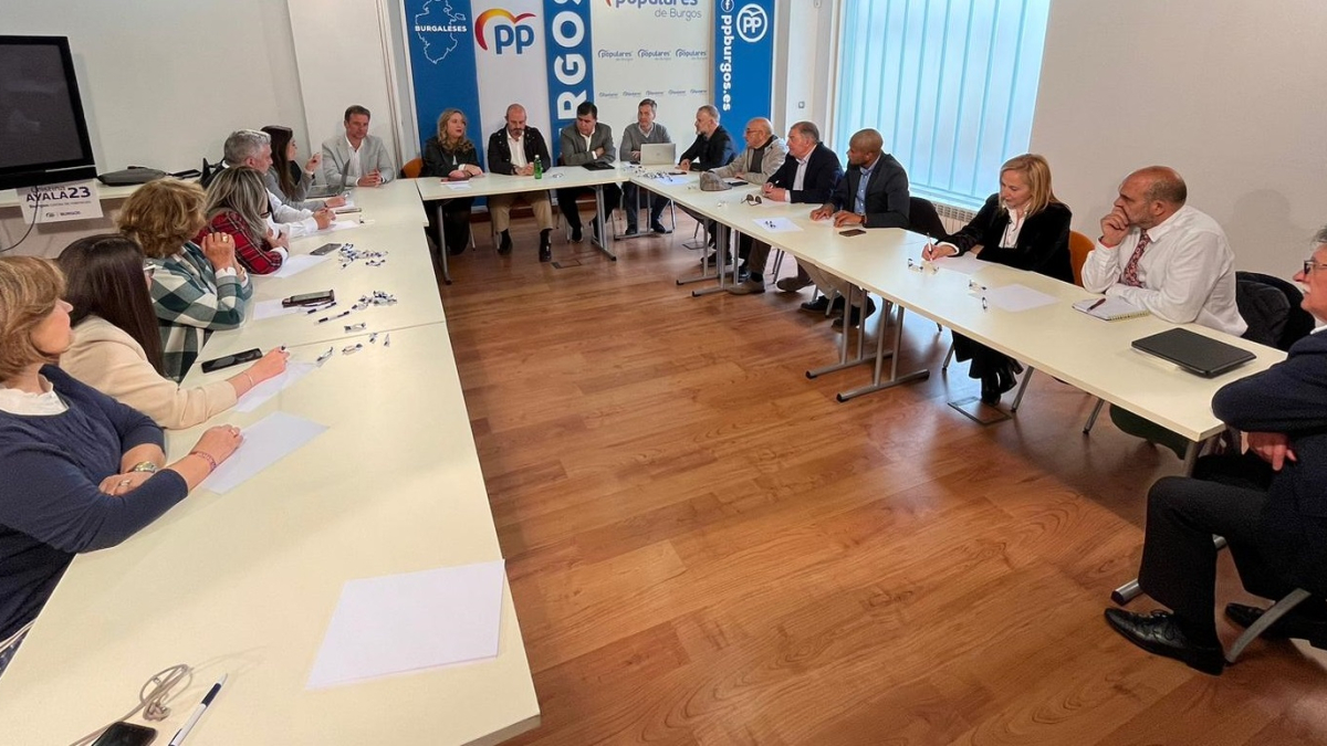 Reunión de trabajo del PP de Burgos con el vicesecretario nacional Pedro Rollán.