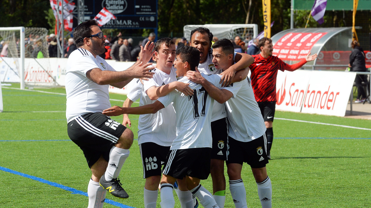 La plantilla burgalesa, celebrando un gol en la Ciudad Deportiva de Castañares.