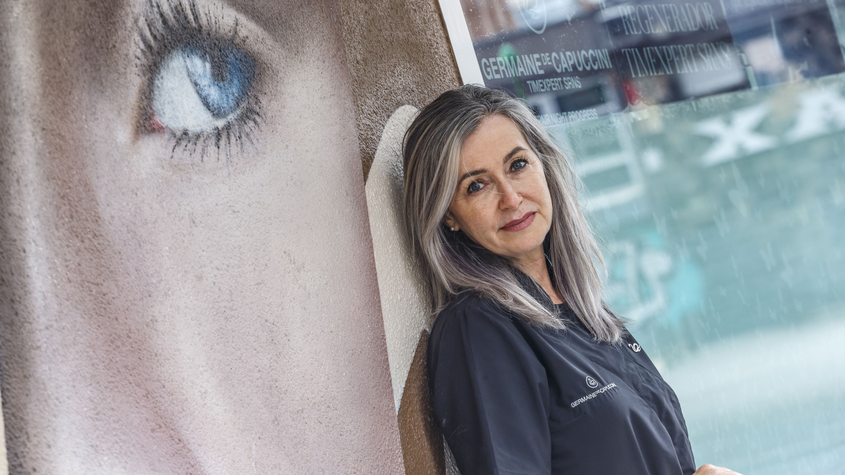 Esther Barbero regenta el salón de belleza Belleza Azul.