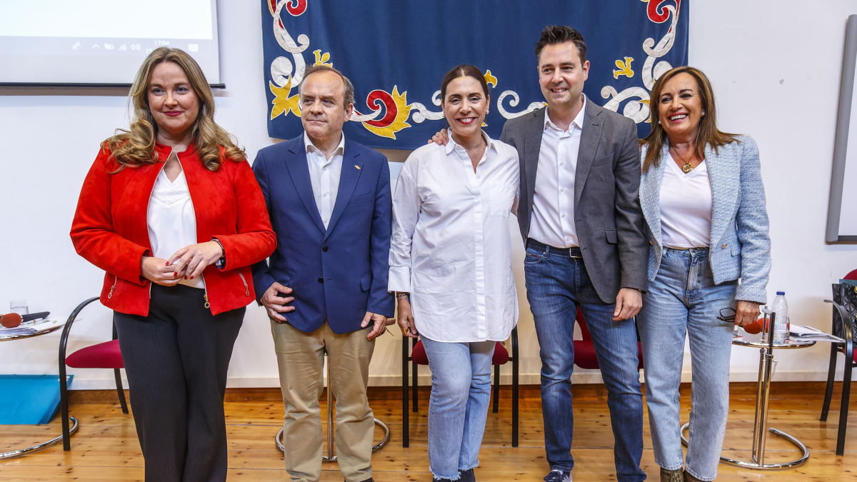 Cristina Ayala (PP); Fernando Martínez-Acitores (Vox), Marga Arroyo (Podemos), Daniel de la Rosa (PSOE) y Rosario Pérez Pardo (Ciudadanos) antes de su debate cara a cara en la UBU.