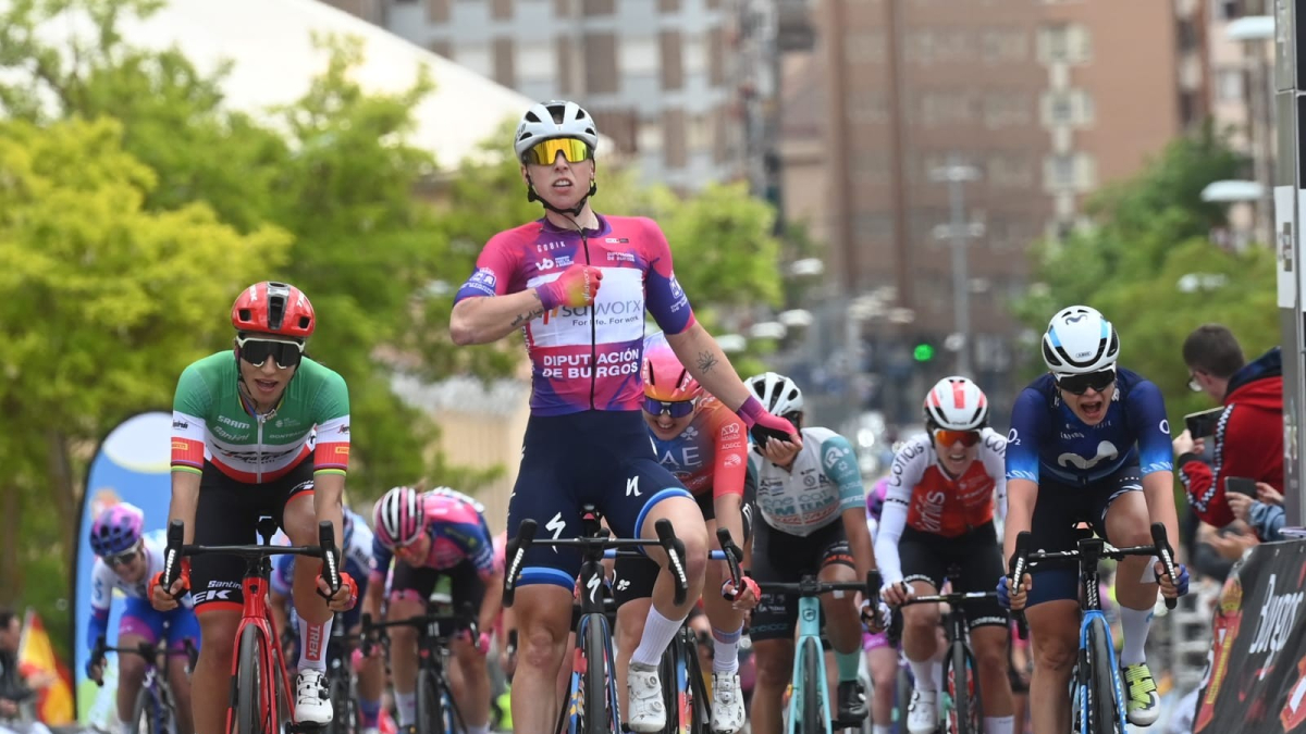 Imagen de la llegada a meta de la tercera etapa de la Vuelta a Burgos Femenina 2023