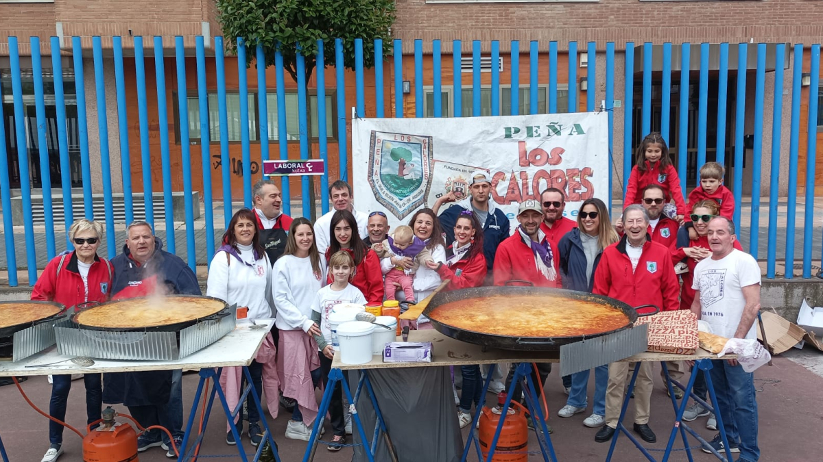 Instante de la paellada celebrada en el CEIP Antonio Machado. ECB
