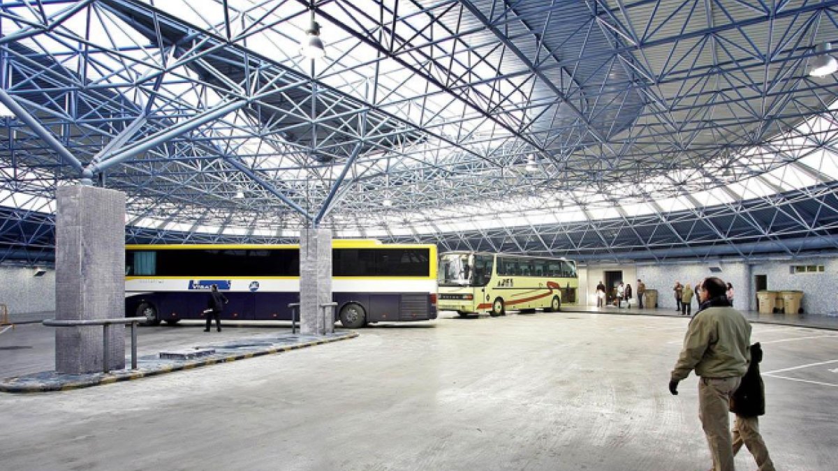 Andenes de la Estación Municipal de Autobuses de Burgos.