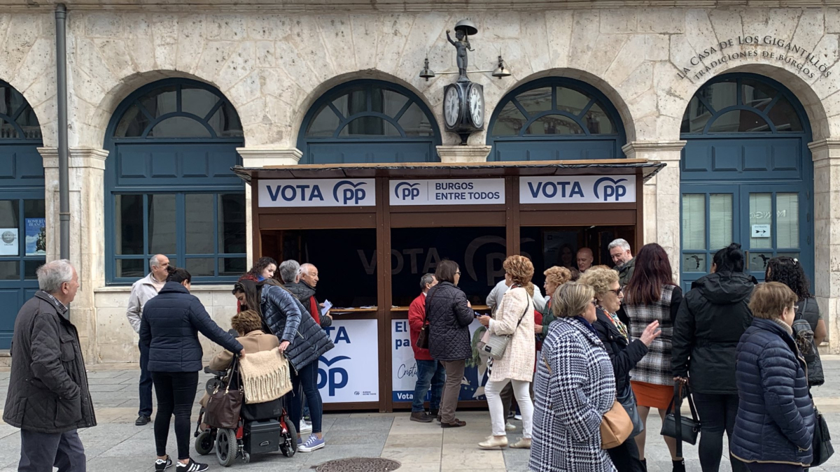 Caseta electoral del PP en el Espolón