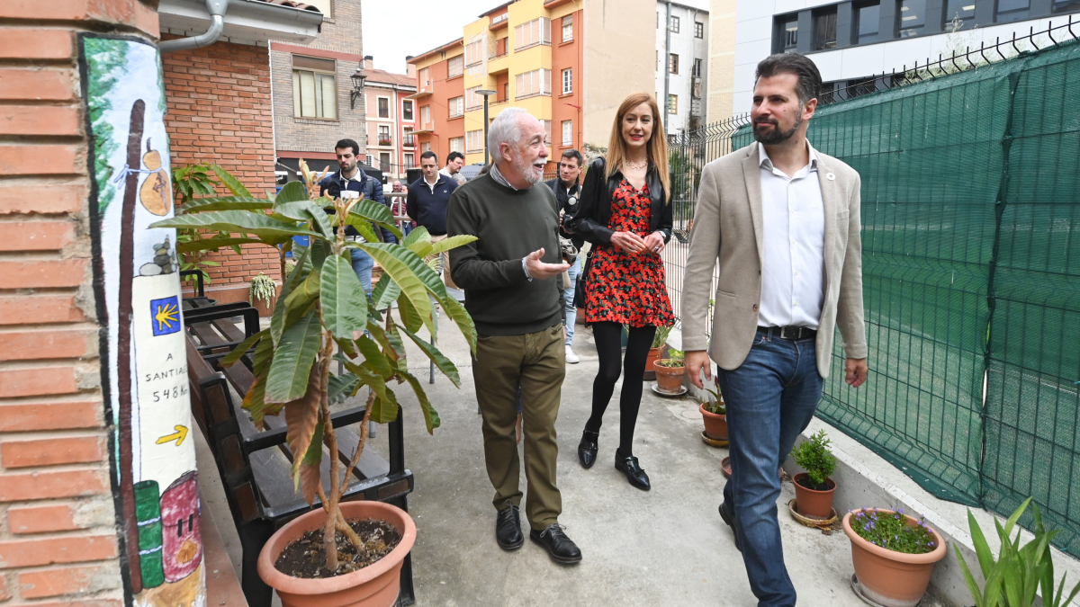 Luis Tudanca arropa a la alcaldesa y candidata del PSOE en Miranda de Ebro, Aitana Hernando.