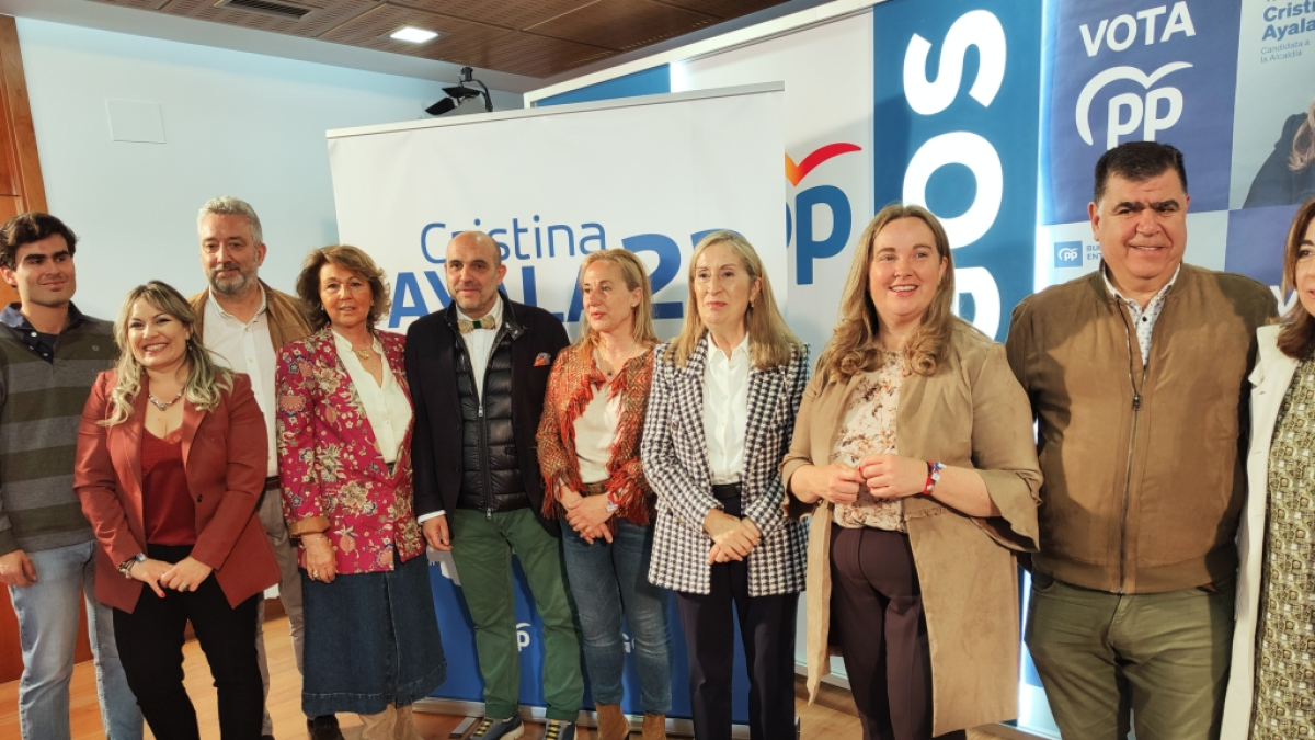 Pastor acompañada por Ayala y otros miembros de la candidatura.