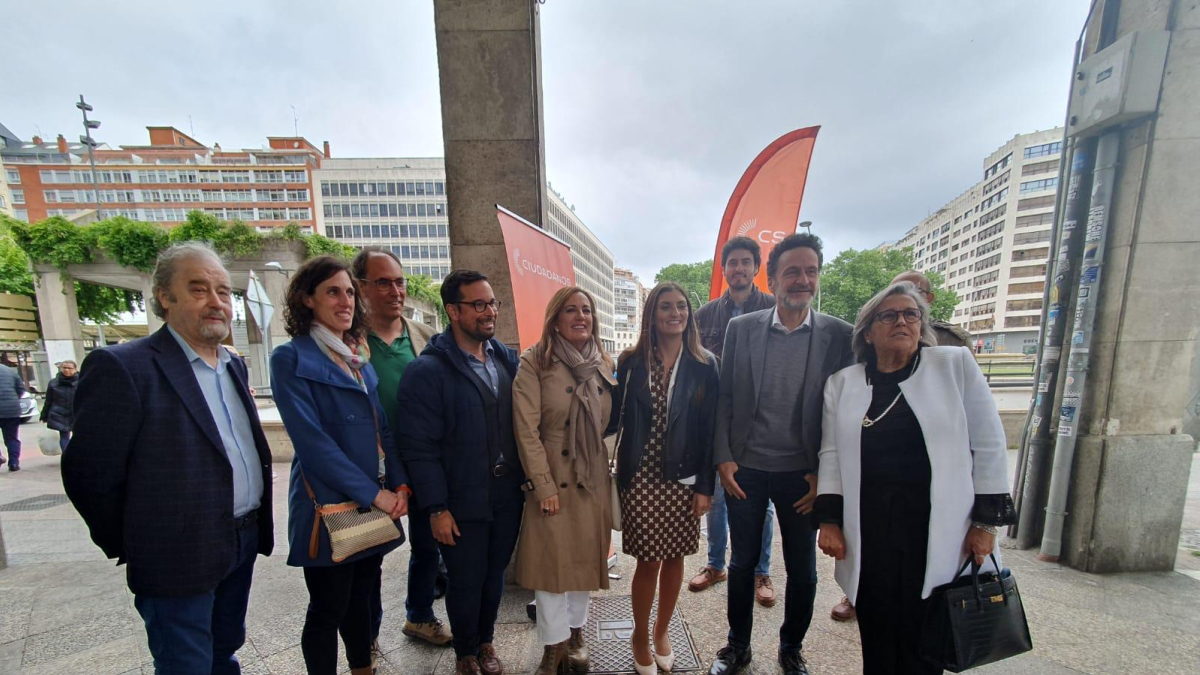 Imagen de los candidatos de Cs con Edmundo Bal y Sara Giménez.