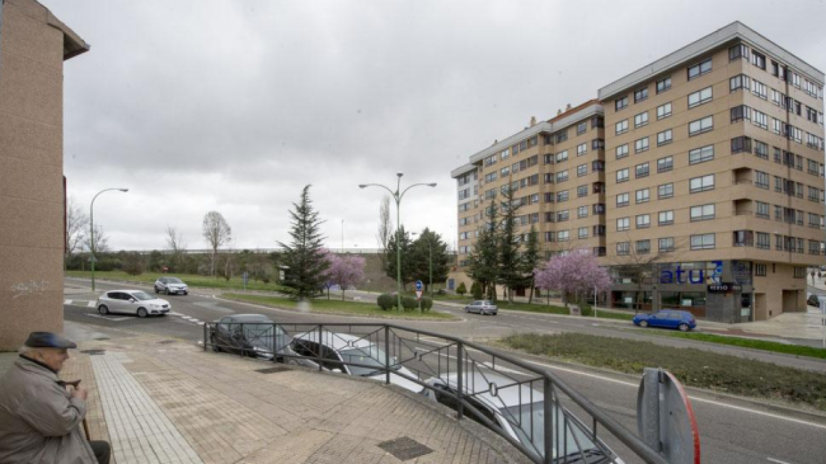 La calle Legión Española en las cercanías de la confluencia con la calle Cervantes.