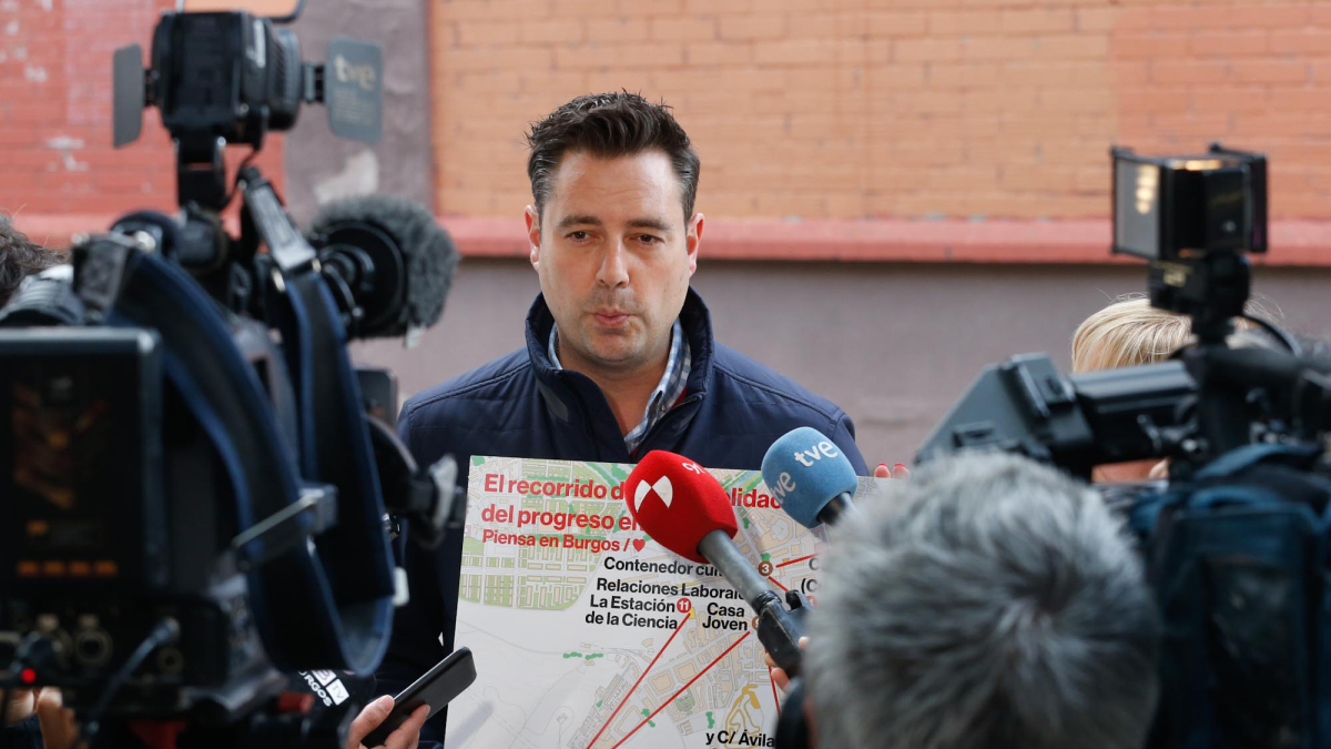 Daniel de la Rosa en la antigua Escuela de Relaciones Laborales en el último día de campaña de las elecciones municipales.