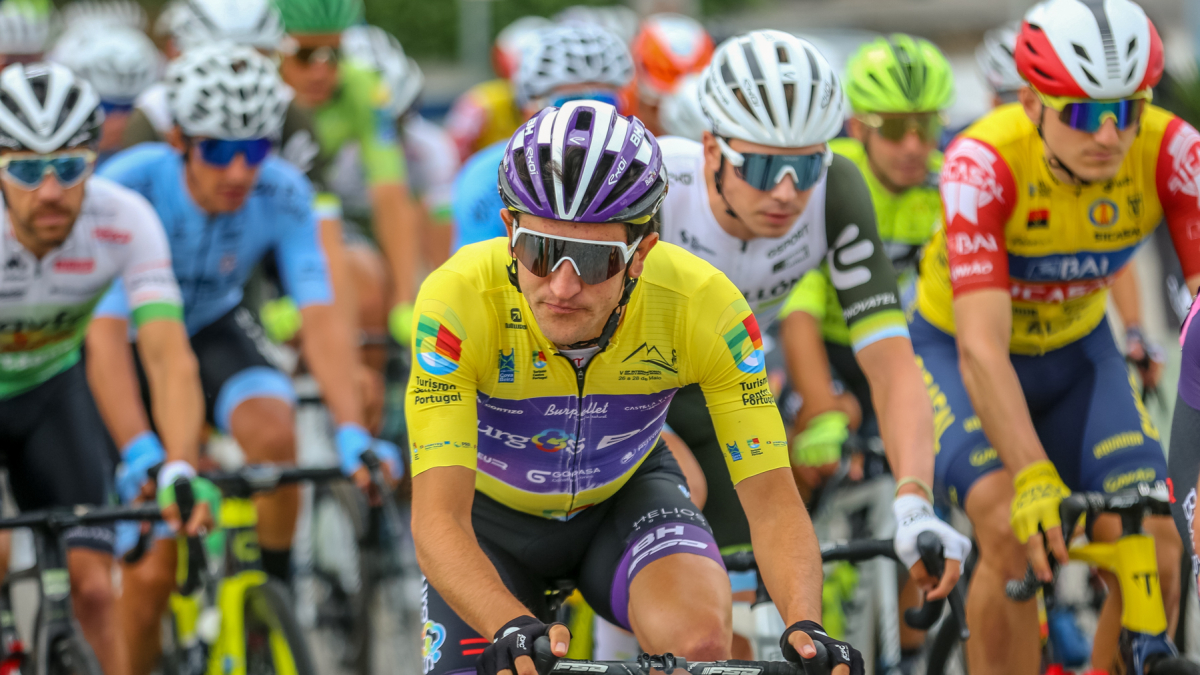 Pelayo Sánchez vistió el maillot amarillo durante dos etapas.