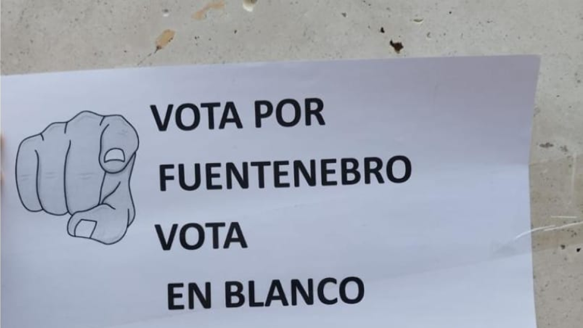 Fuentenebro se llenó con carteles contra los 3 candidatos paracaidistas