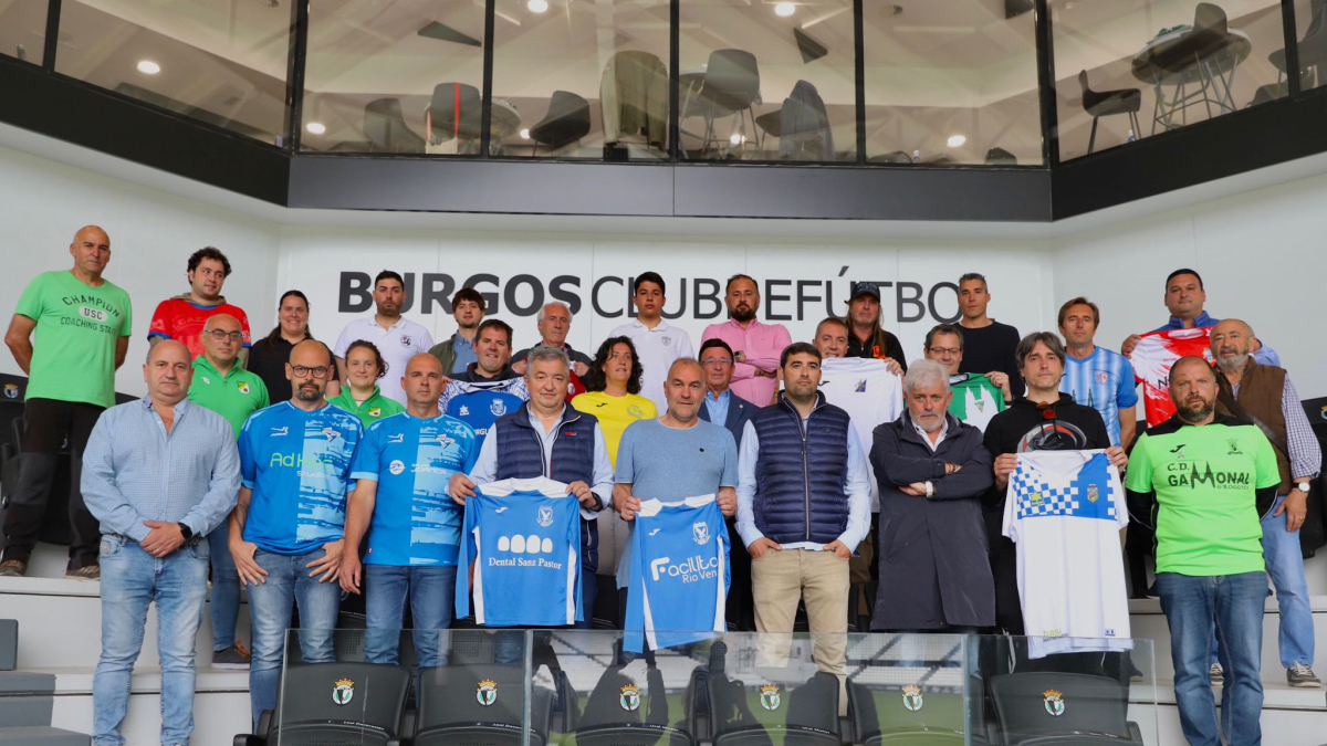 Representantes de 18 clubes de la provincia acudieron al acto.