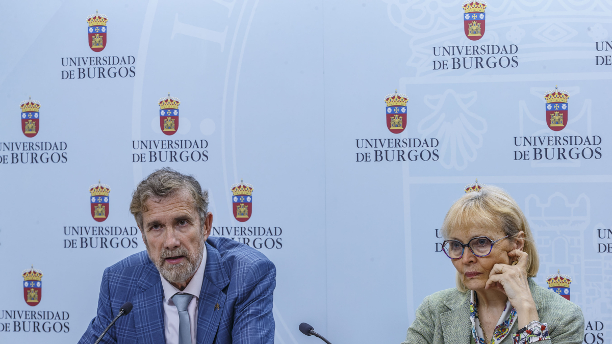 El rector de la UBU, Manuel Pérez Mateos, y la vicerrectora de Docencia y Enseñanza Digital, Begoña Prieto.
