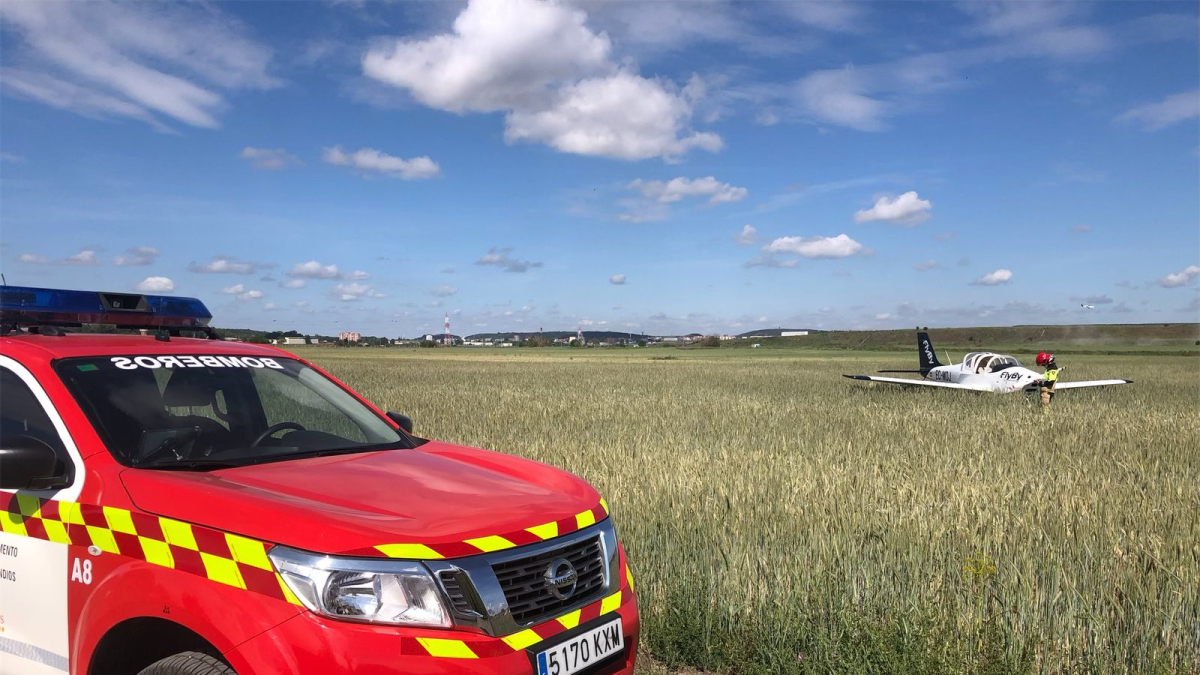 Una avioneta debe realizar un aterrizaje de emergencia en Castañares tras una avería.