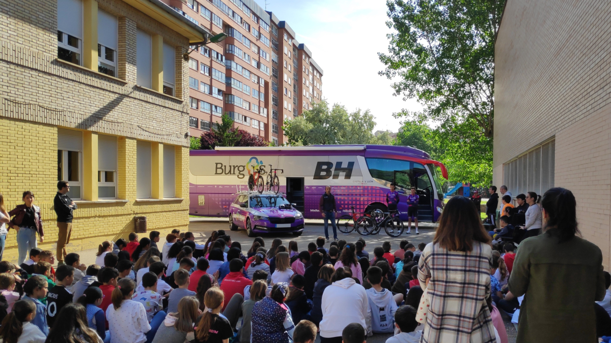 Imagen de la visita al CEIP Fernando de Rojas.