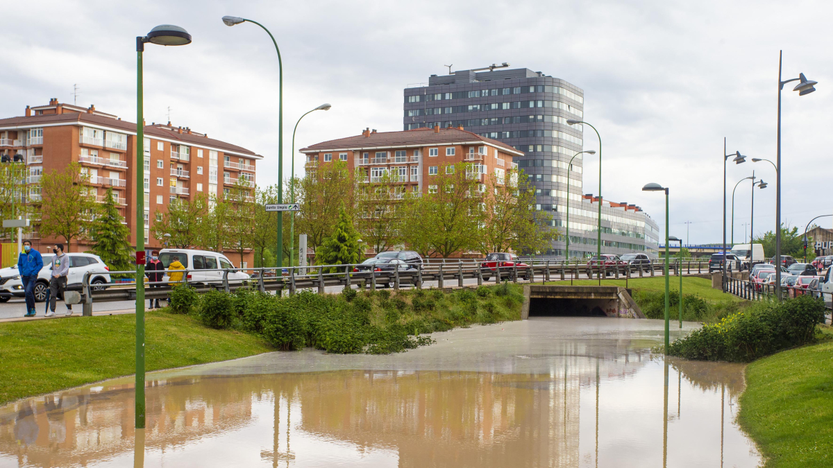 Restos de una inundación en la calle Madrid tras una fuerte tormenta en mayo de 2021.