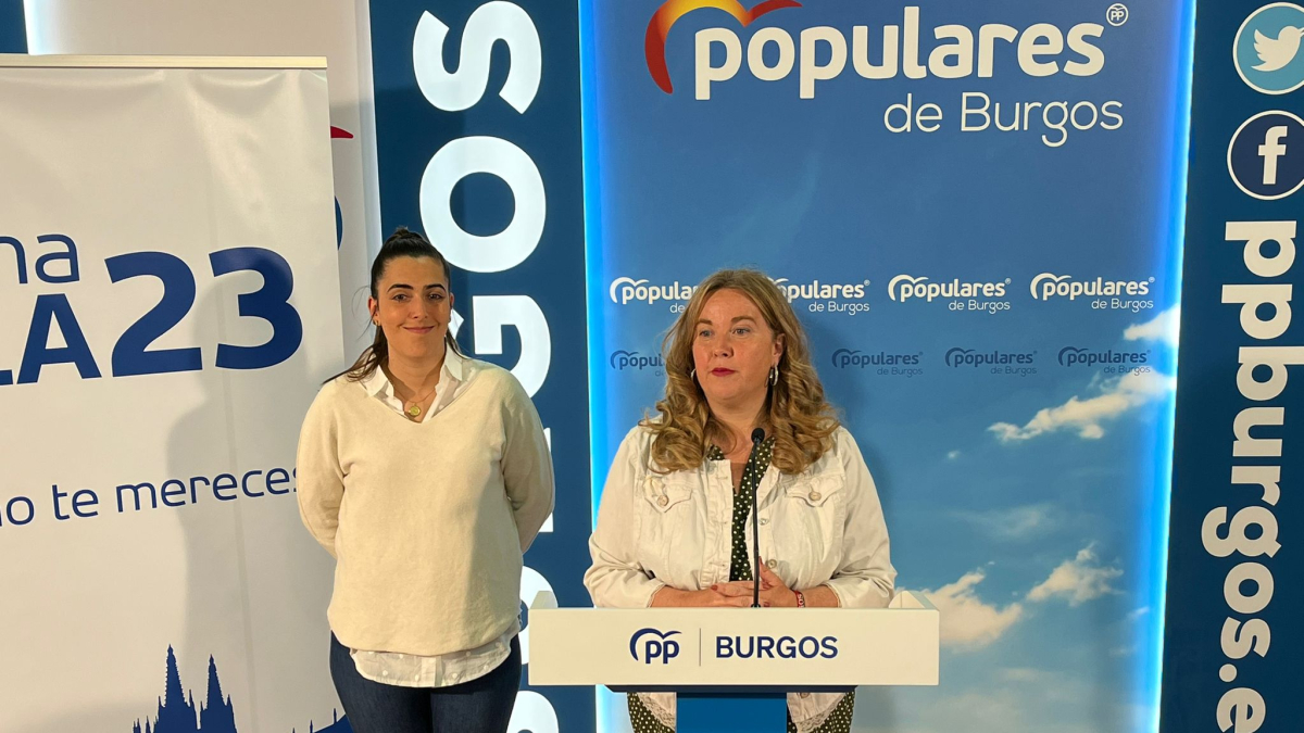 Cristina Ayala y Andrea Ballesteros, en la rueda de prensa en la sede del PP de Burgos.