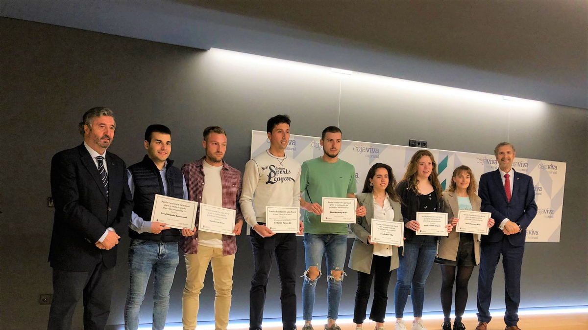 Los alumnos becados de la Universidad de Burgos junto con Tomás Fisac y Manuel Pérez Mateos