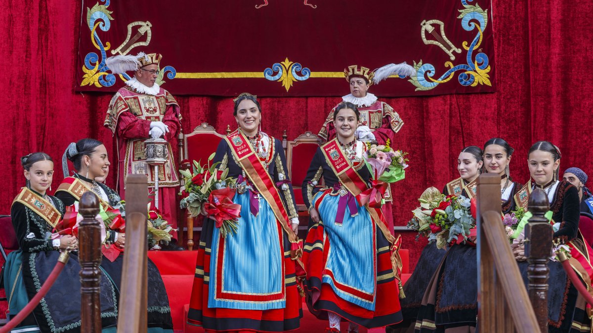 Acto de proclamación de las reinas de las fiestas de San Pedro y San Pablo.