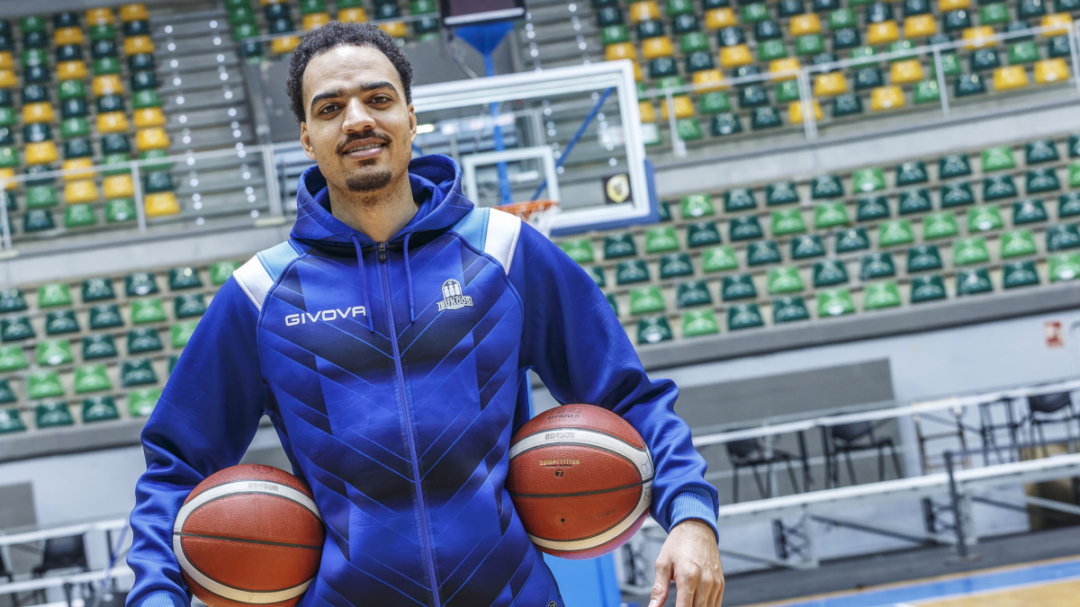 Obi Enechionyia llega a tiempo para la Final Four.