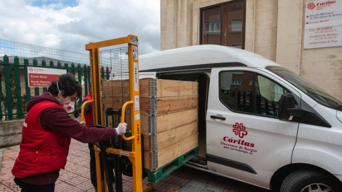 Cáritas cuenta con 681 voluntarios que trabajan en los diez programas de atención a colectivos desfavorecidos.