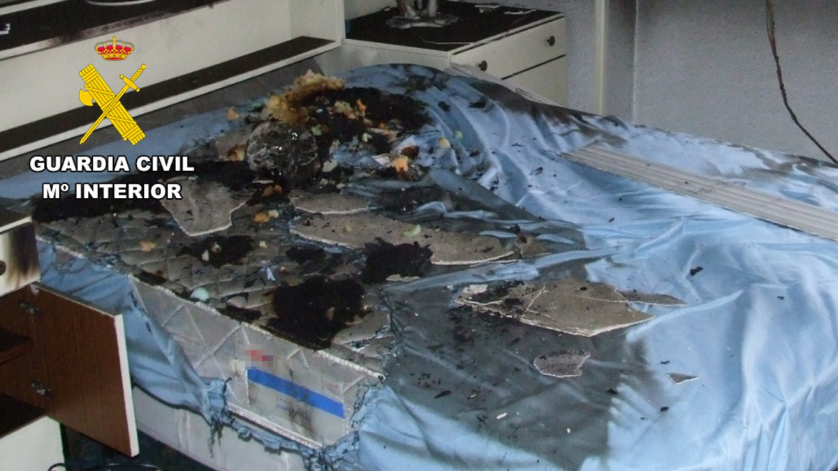 Imagen de los efectos del fuego en la vivienda incendiada.
