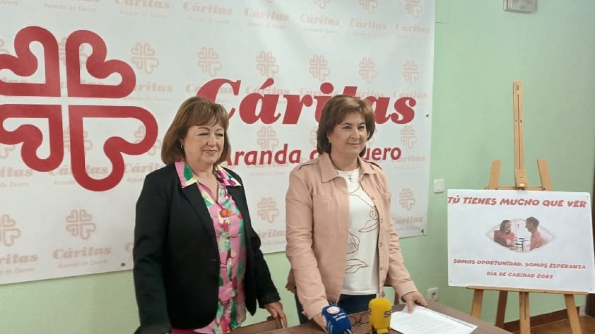 La coordinadora territorial de Cáritas Aranda, Guadalupe Cuadrado, junto a la presidenta del arciprestazgo de Santo Domingo de Guzmán, Elena Esteban