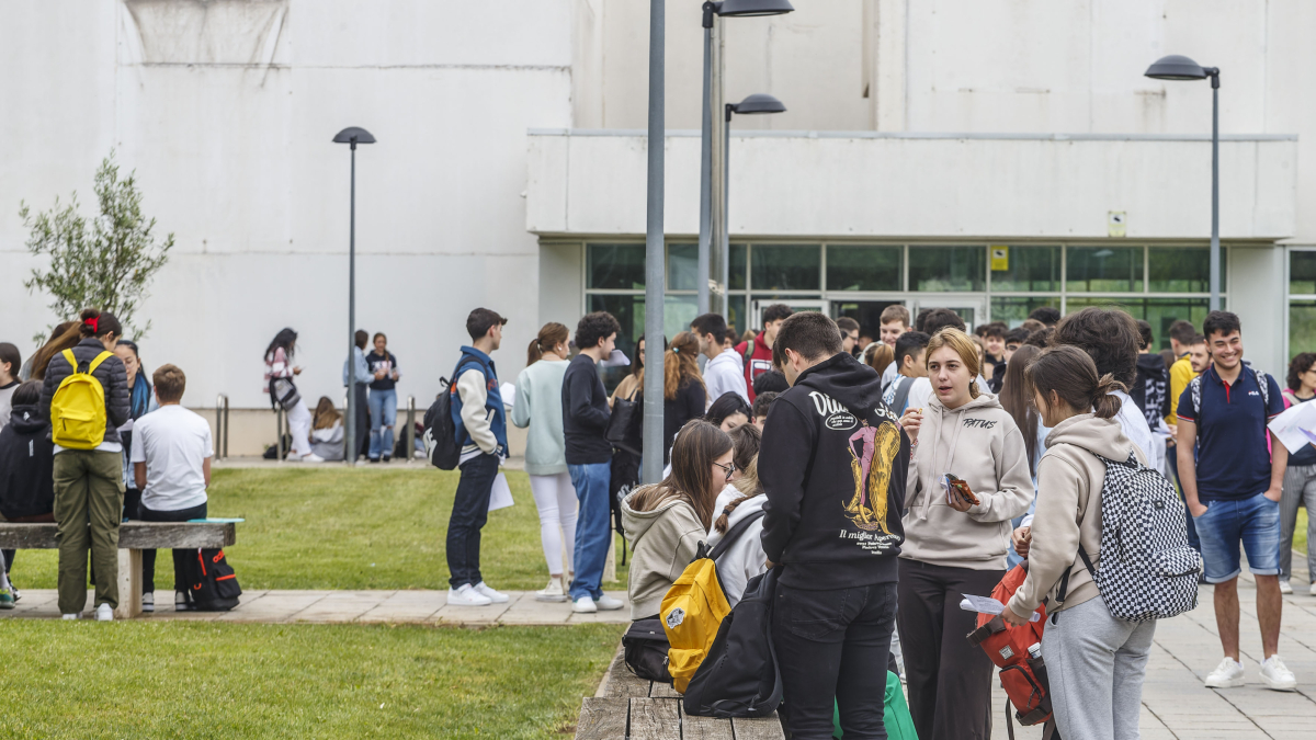 Los alumnos de 2º de Bachillerato recibirán hoy la nota de los exámenes, en pleno día del Parral que es una fiesta imprescindible para los jóvenes burgaleses.