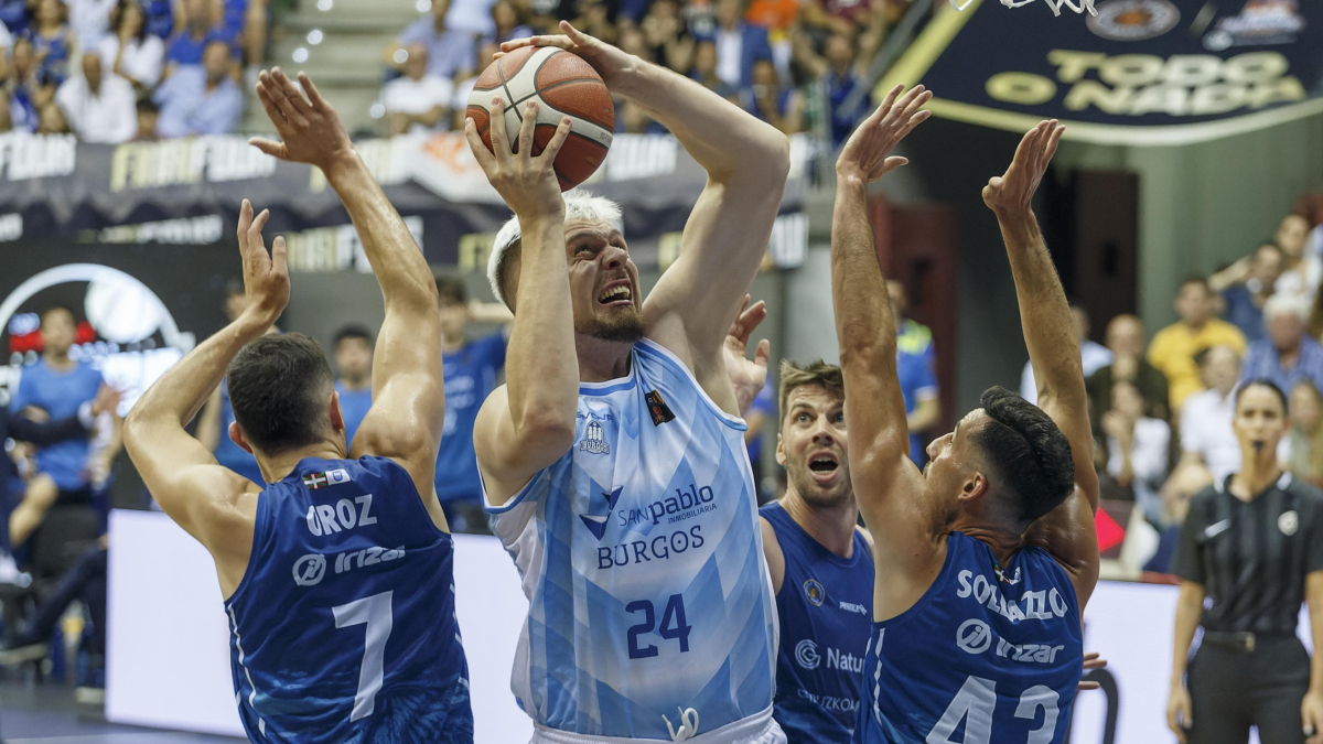 Rasid Mahalbasic sostuvo al equipo durante la primera mitad con 14 puntos e incontables intangibles.