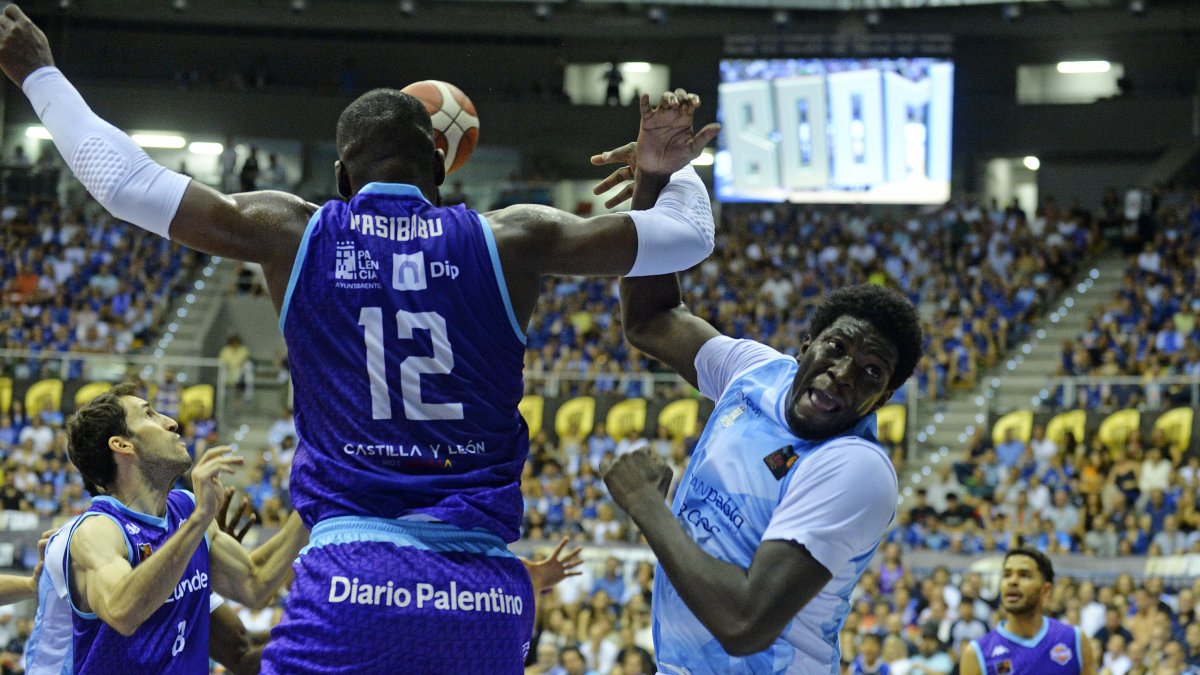 Imagen del partido entre el Hereda San Pablo y el Palencia.
