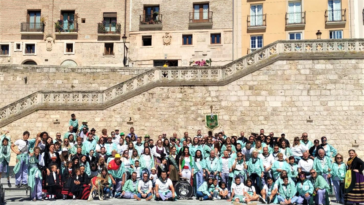 Socios de San Juan del Monte posando en las llanas de Burgos