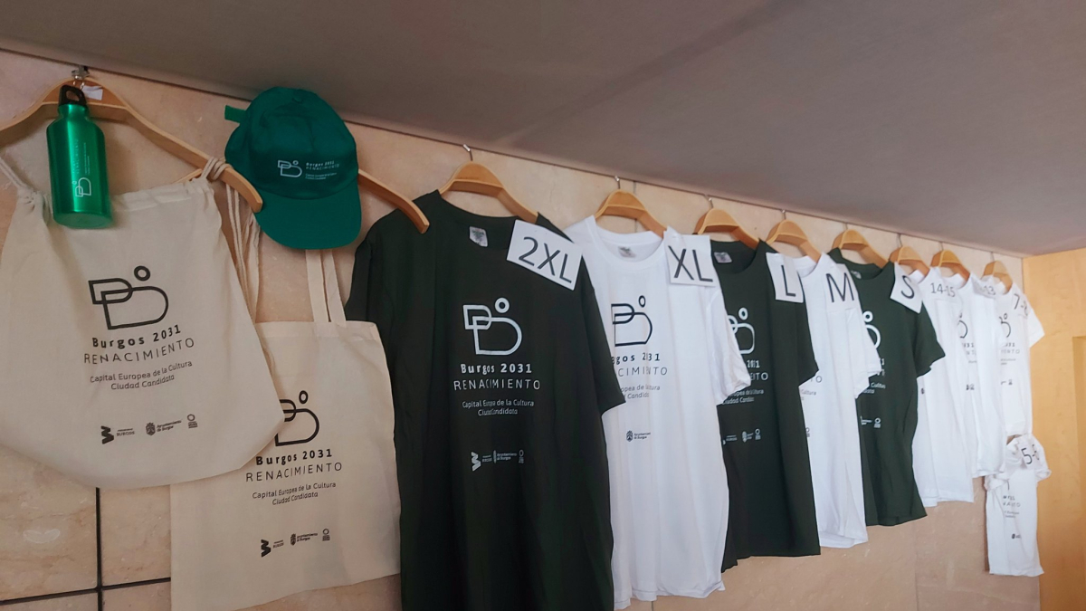 Merchandising de Burgos 2031 bajo el lema 'Renacimiento' lanzado el año pasado.