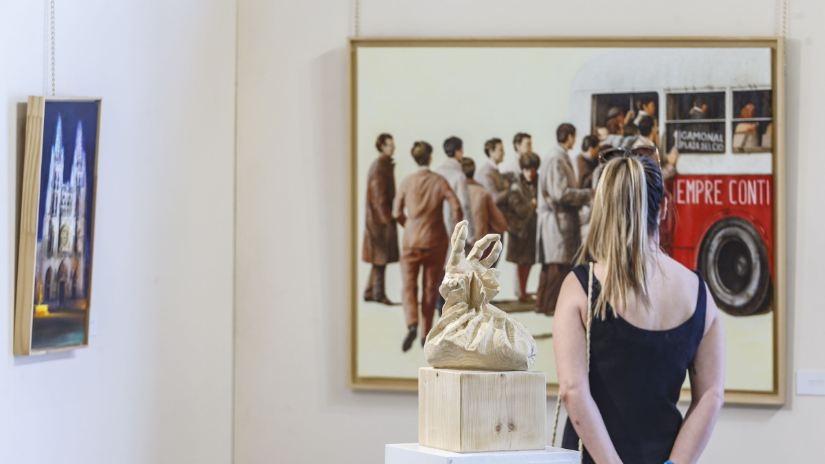 Recorrido virtual por las obras de 34 reconocidos artistas burgaleses en el campo de la pintura y la escultura.