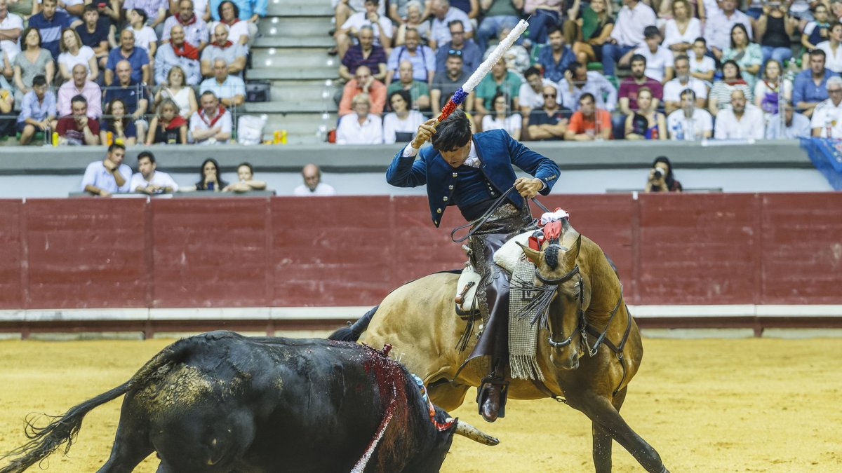 Diego Ventura durante un festejo en la plaza de Burgos.