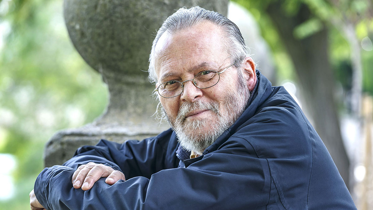 El escritor, escultor y médico burgalés José Antonio Abella.